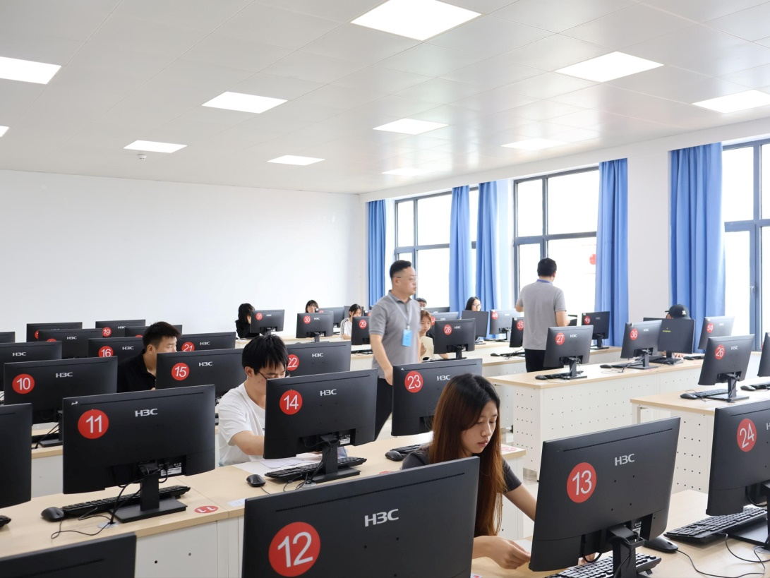 青島市首屆“技能新星”職業(yè)技能大賽物流與貨運(yùn)代理賽項(xiàng)在我校圓滿落幕，信息技術(shù)咨詢賦能賽事創(chuàng)新